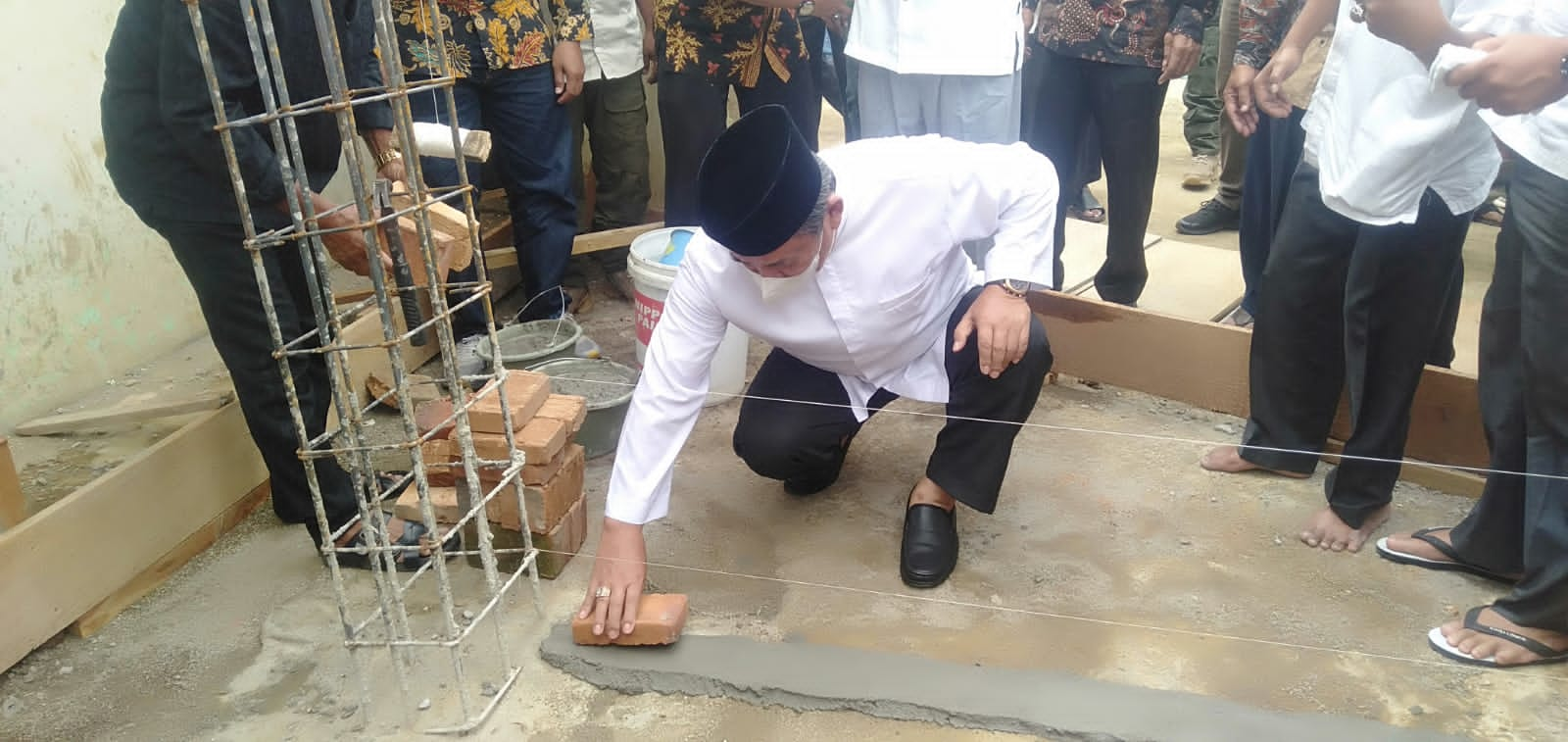 Wabup Deliserdang Lakukan Peletakan Batu Pertama Pembangunan Menara Mesjid Ash-Ry Desa Bangun Sari