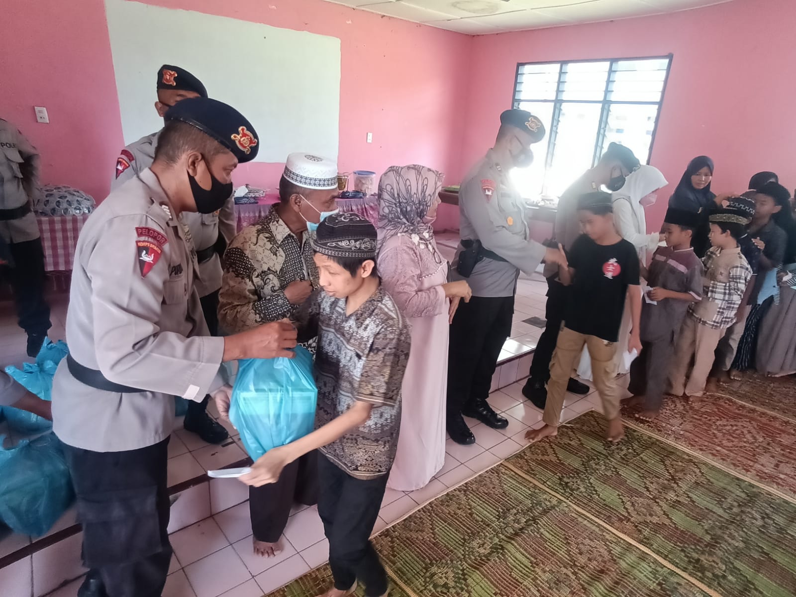 Sambut Bulan Suci Ramadhan, Kompi 2 Batalyon A Brimob Sumut Berbagi kepada Anak Yatim