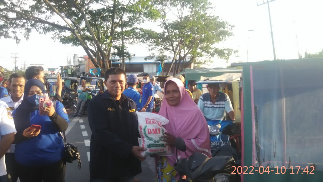 Berkah Ramadhan Karang Taruna Belawan Sapa Abang Becak