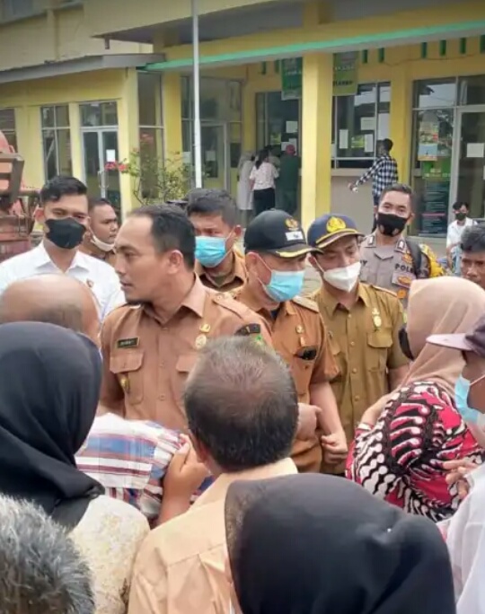 Masyarakat Belawan Bahari Menduga Camat Dan Lurah Berpihak Pada Kepling X Yang Lama