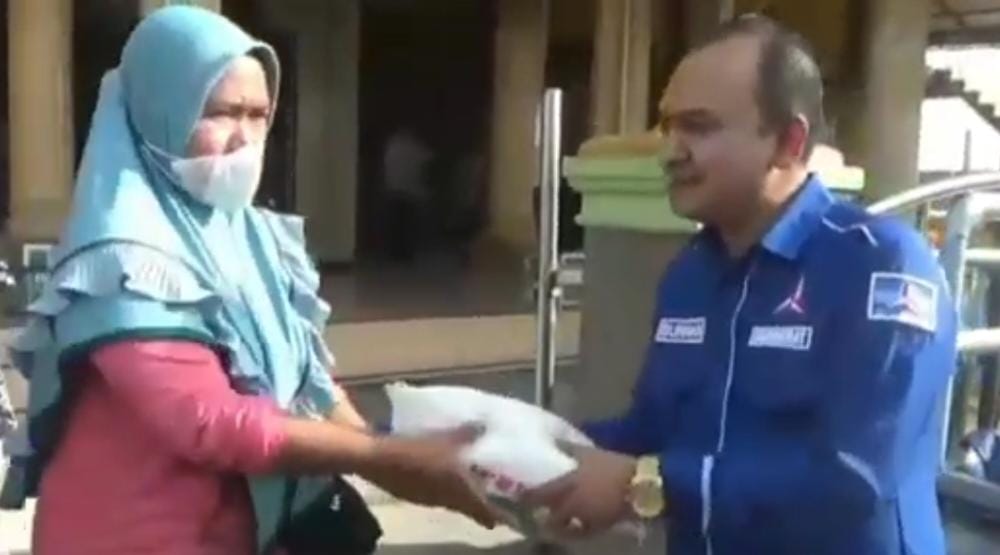 Anak Tukang Roti Murah Hati, Burhanuddin Blusukan Bantu Korban Rob Belawan