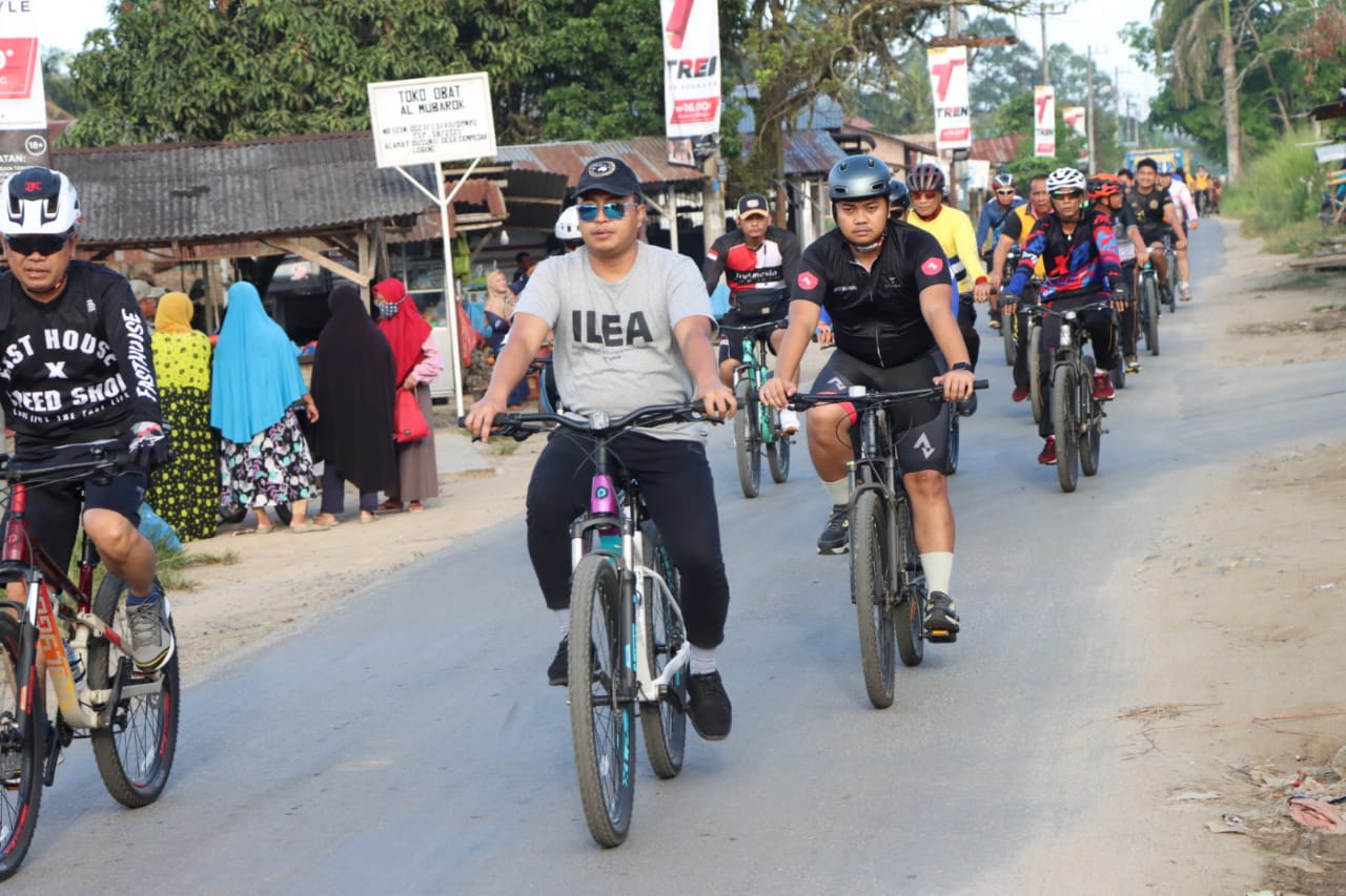 Lintasi Sejumlah Lokasi di Sei Rampah Kapolres Sergai Gowes Bareng Personel 