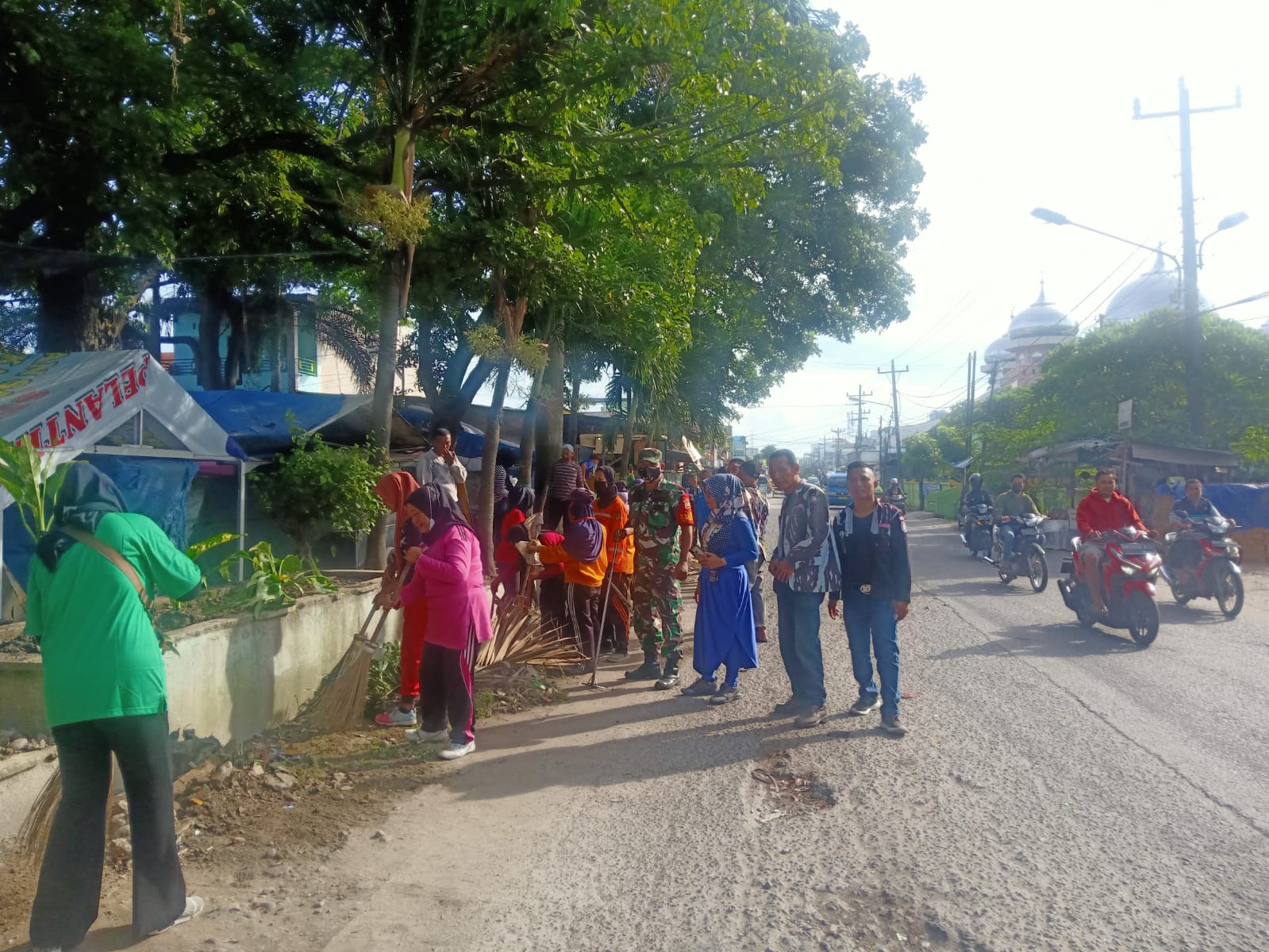 Lurah Kelurahan Mabar Pimpin Langsung Kegiatan Gotong Royong / Pembenahan