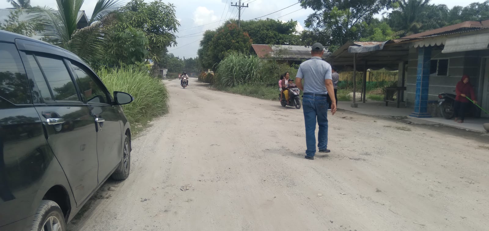 Warga Desa Kuala Lama Keluhkan Jalan Rusak