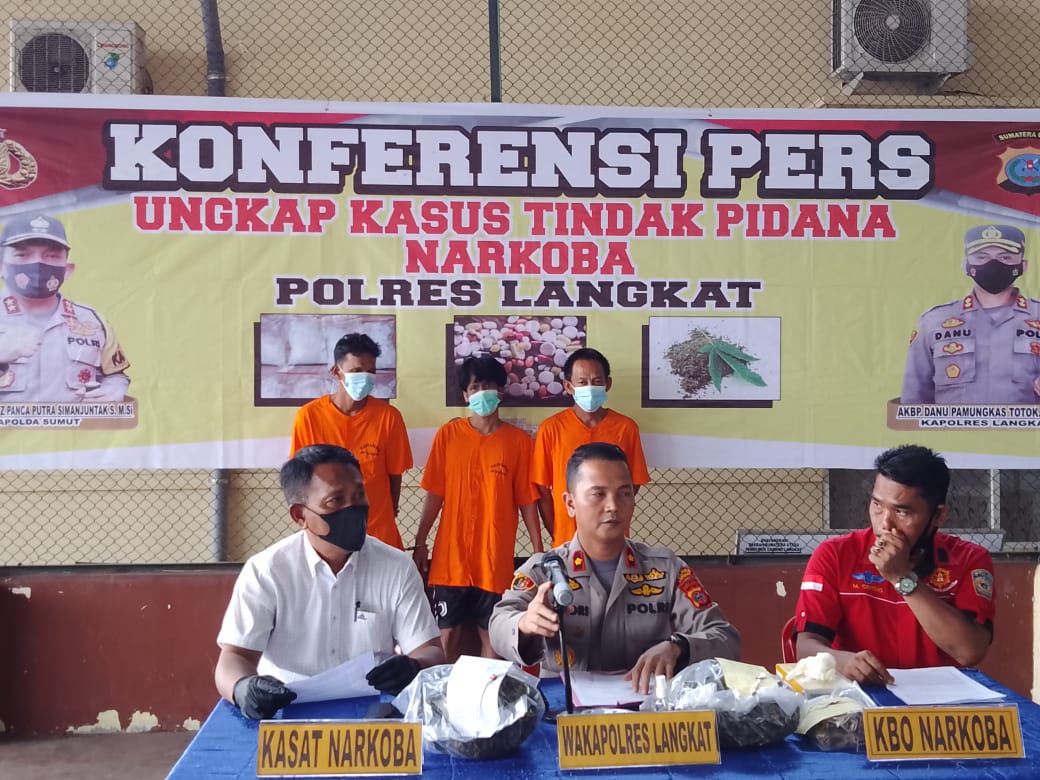 Polres Langkat Tangkap Tiga Orang Diduga Pengedar Narkoba Jenis Ganja 2 Kg.