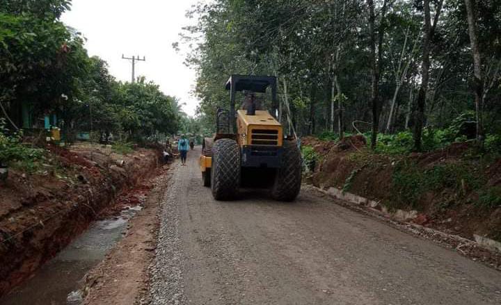 Jalan Aspal Hotmix di Kecamatan Bintang Bayu Sergai Mulai Dikerjakan