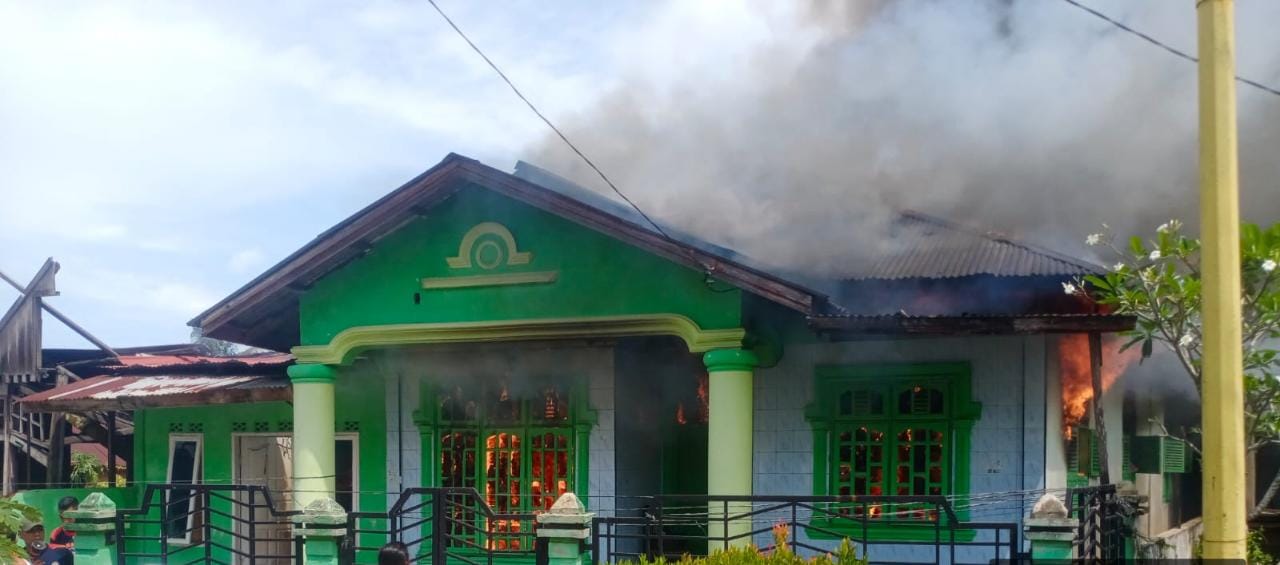 Satu Unit Rumah di Tapteng Hangus Terbakar