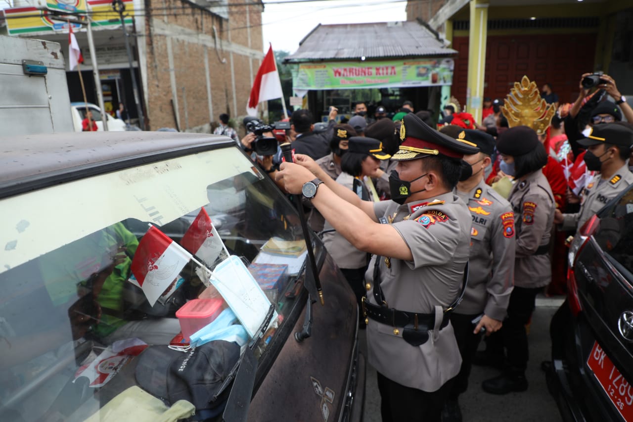 Semarak HUT RI ke 77, Polda Sumut Bagikan 30.000 Bendera Merah Putih kuatkan Nasionalisme