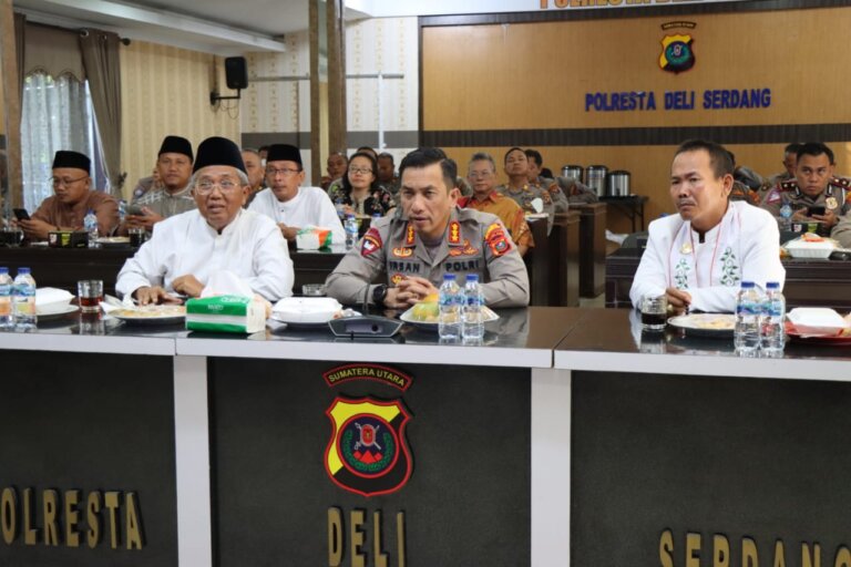 Kapolresta Deli Serdang Bersama Ulama dan Tokoh Agama Ikuti Zoom Meeting Acara Kirab Merah Putih