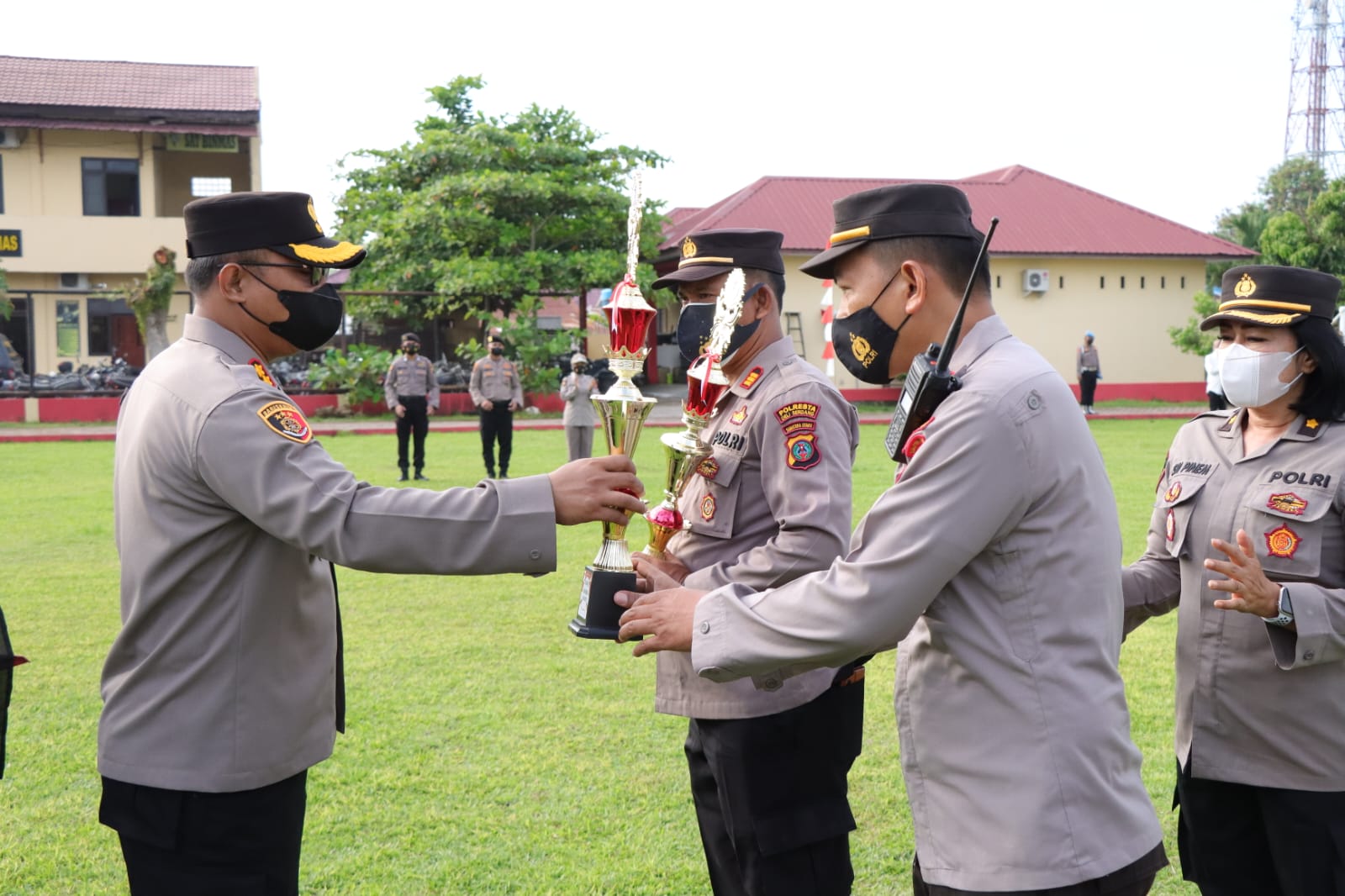 Wakapolresta Deli Serdang Anugerahkan Reward dan Punishment Kerbersihan Lingkungan Kerja Kepada Satfung Dan Polsek Jajaran