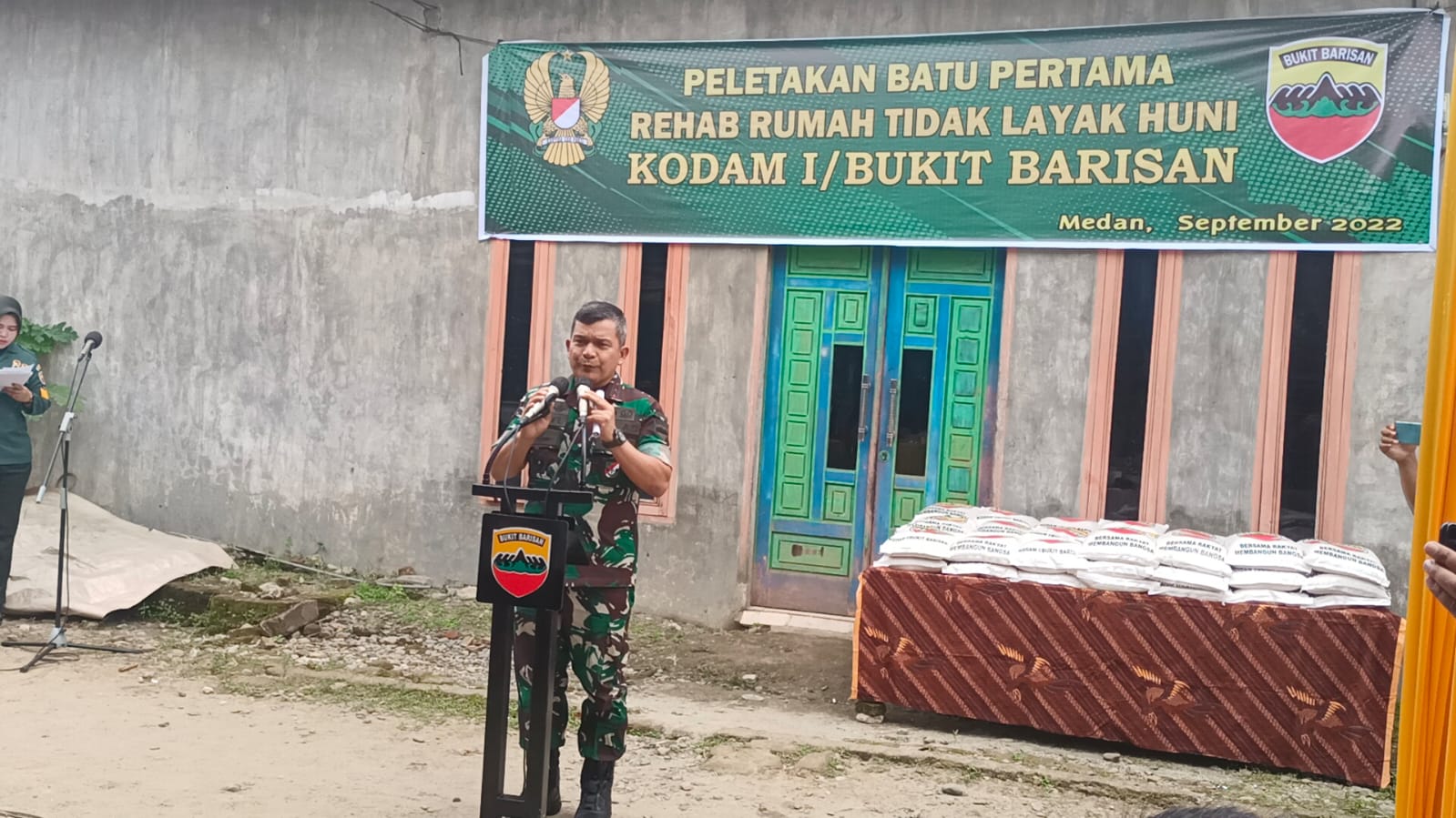 Peduli Warga, Pangdam I/BB Rehab Rumah Warga Yang Tidak Layak Huni di Hamparan Perak 