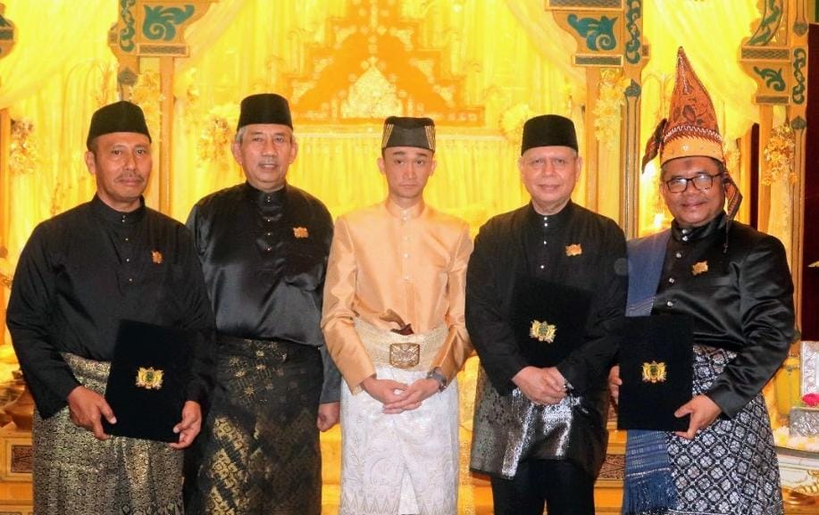 Sultan Deli XIV Beri Gelar Kehormatan “Datuk Setia Wira Utama” Kepada Prof.Dr.H.M.Assad,Msi