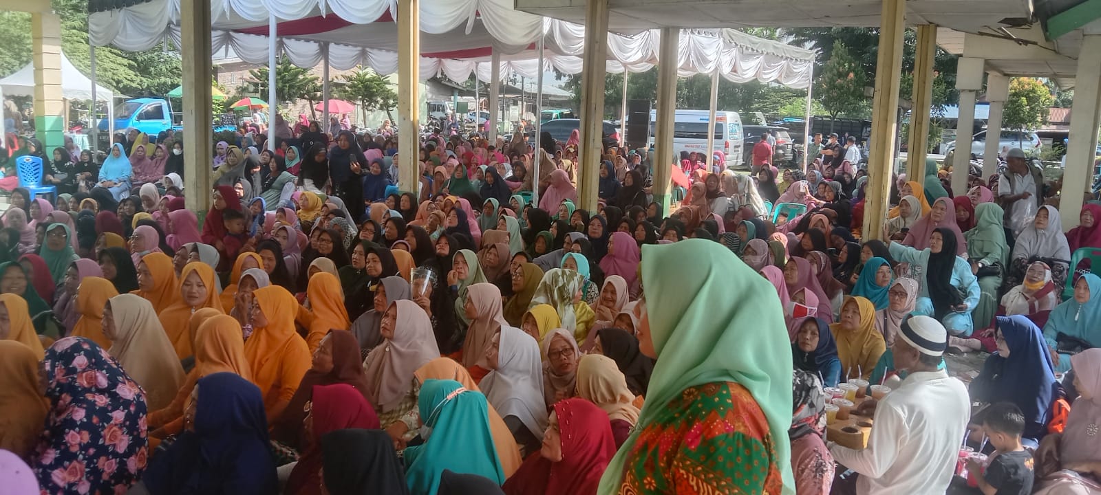 Ratusan Ibu-Ibu Hadiri Majlis Taklim Perempuan Dambaan Di Desa Sei Buluh