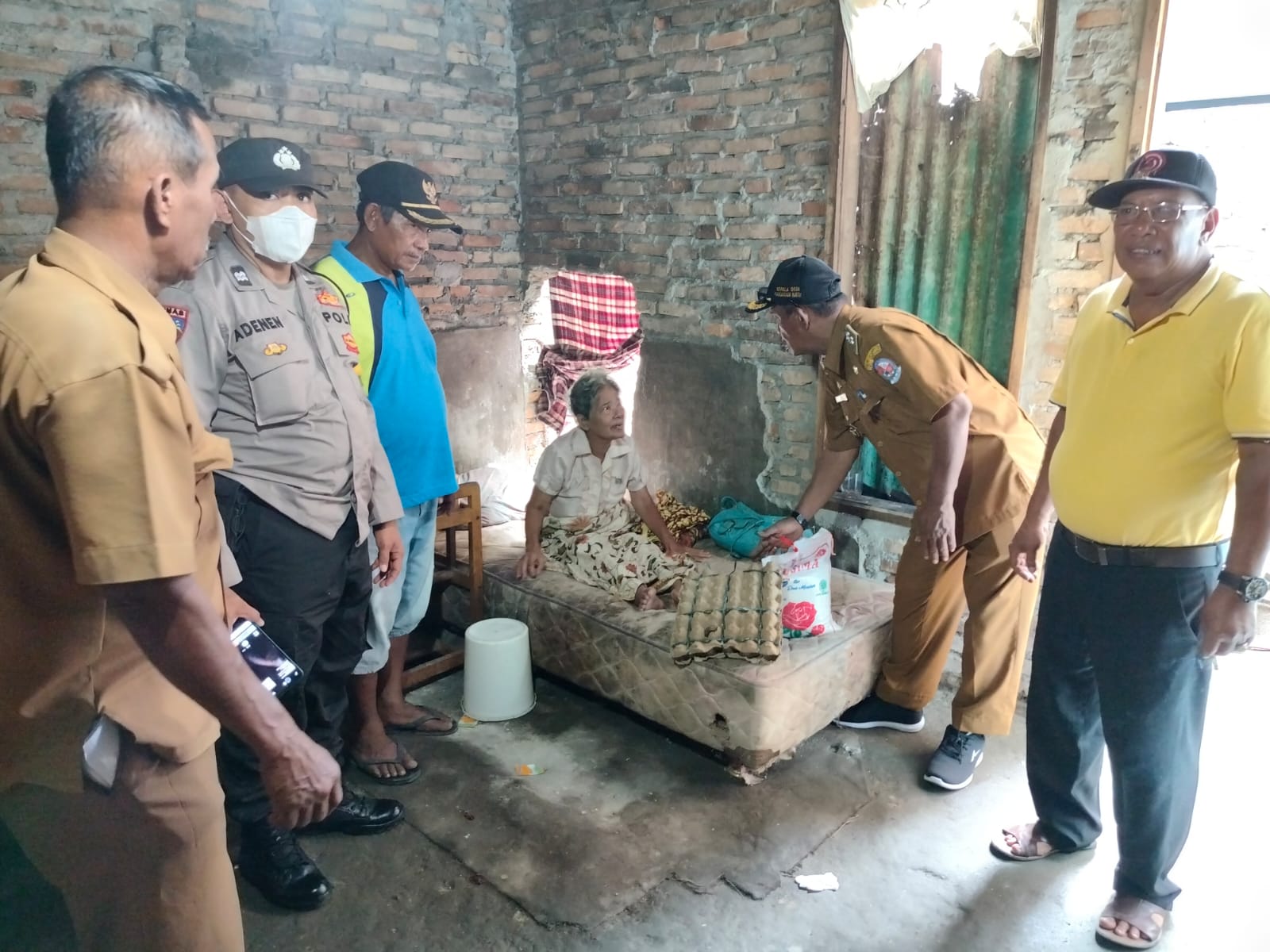 Pemdes Bakaran Batu Dalam Giat Berbagi Tali Asih