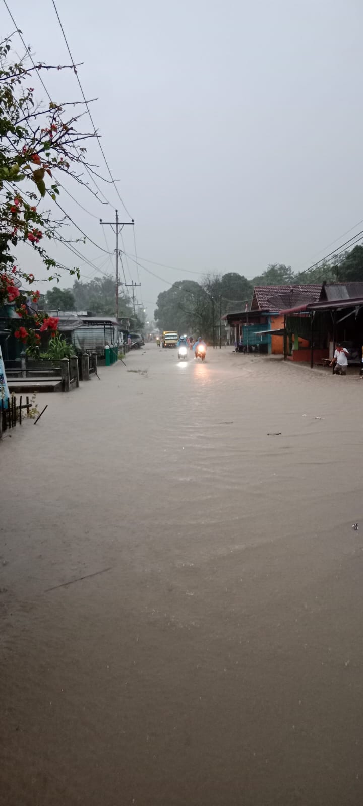 Hujan Deras, Sejumlah Desa Di Kecamatan Barus Terendam Banjir Dan Longsor