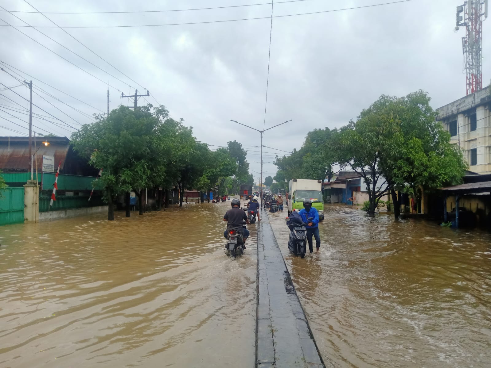 Sungai Deli Meluap, Medan Bagian Utara Terendam Banjir