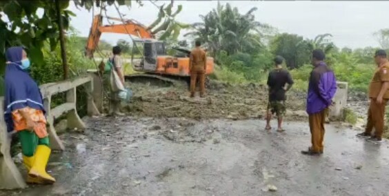 Terkait Desa Sena Lautan Sampah, Ini Kata Kades!!