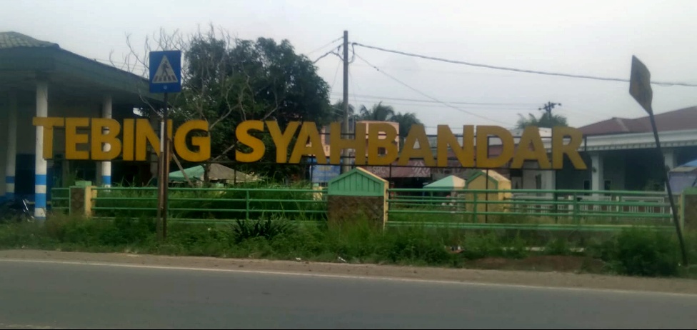 Dulu Terlihat Indah, Kini Tugu Kecamatan Tebing Syahbandar Terlihat Kotor Dan Kumuh
