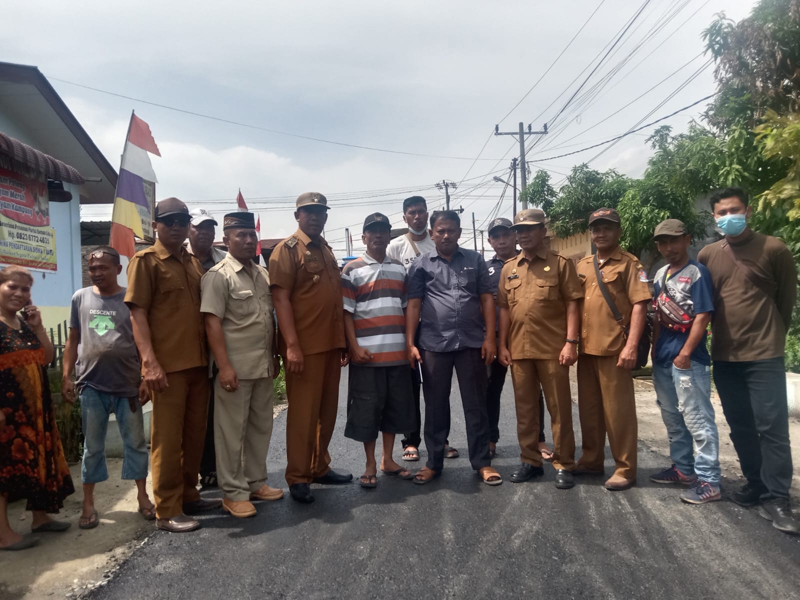 Jalan Di Hotmix, Warga Desa Sidomulyo Biru-Biru Berterima Kasih Kepada Pemkab Deli Serdang