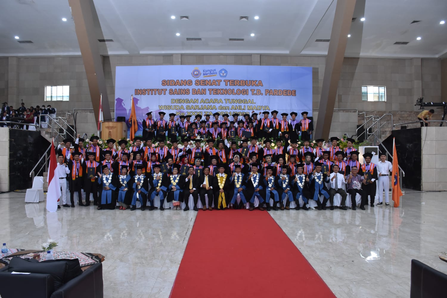 ISTP Yayasan Perguruan Darma Agung Gelar Wisuda Ratusan Mahasiswa/i di Pardede Hall