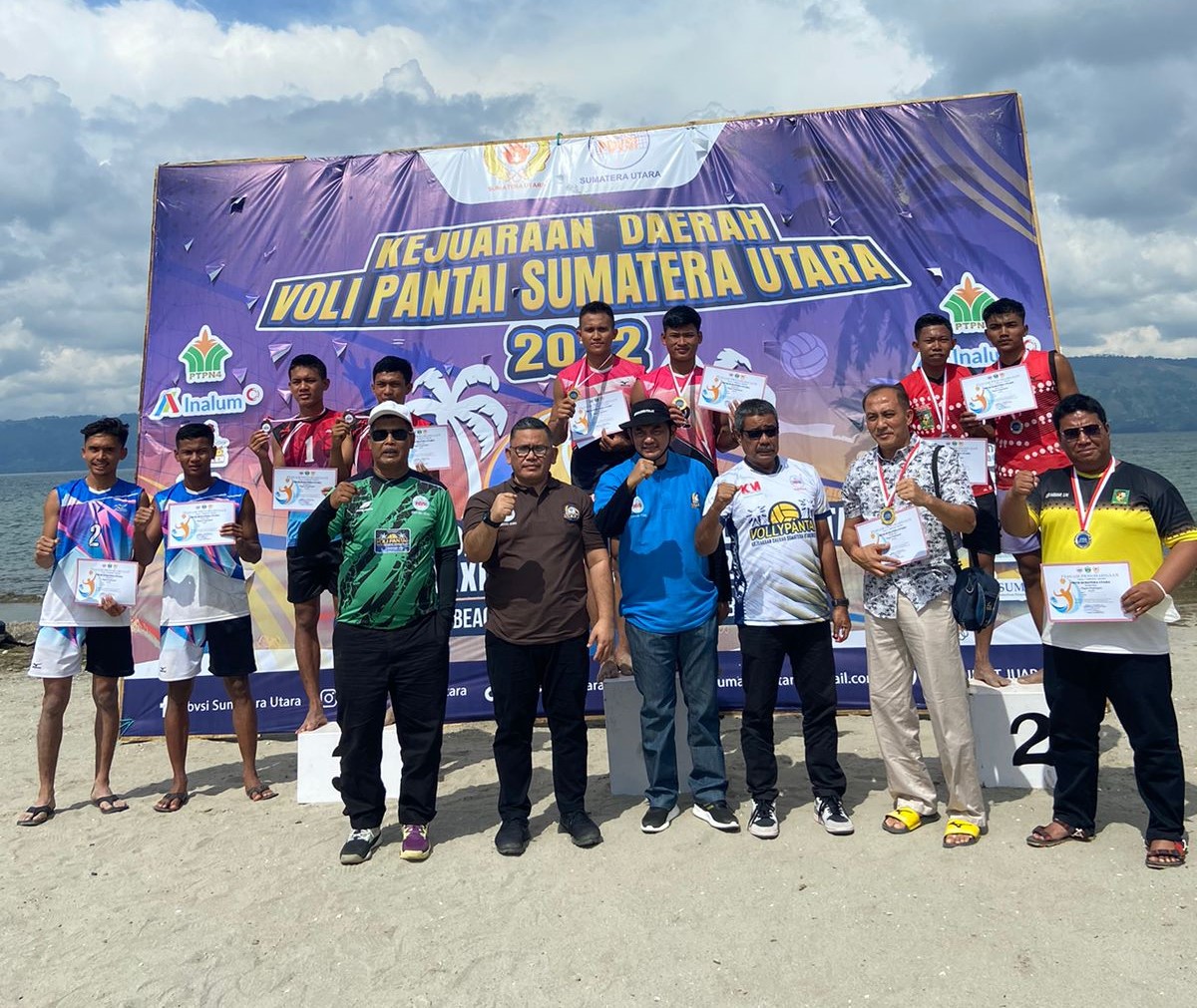 Personil Brimob Sumut Raih Juara 1 Pada Kejurda Bola Volly Pantai di Samosir