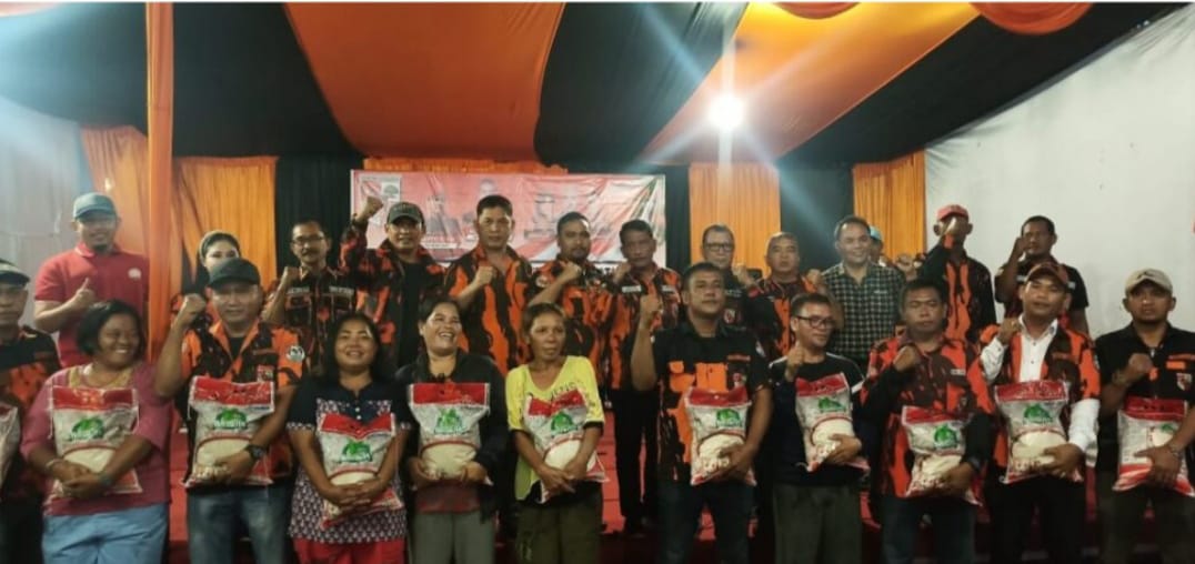 PAC PP Medan Labuhan Bagikan Paket Sembako Ke Masyarakat