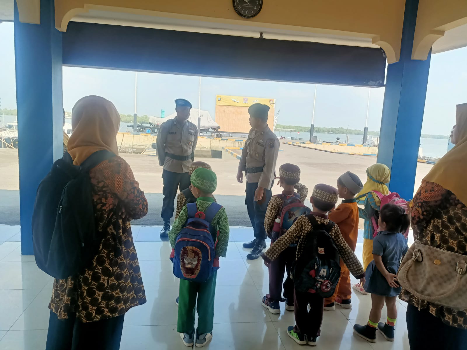 Sekolah RA – MDA- TPA AL-ISLAH Adakan Kegiatan Ekstrakurikuler Dengan Mengunjungi Kapal Terapung DIT Polairud Polda Sumut