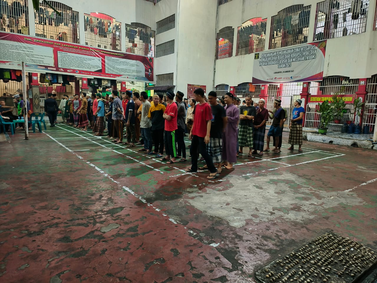 Bulan Suci Penuh Ampunan, Warga Binaan Rutan Kelas I Labuhan Deli Laksanakan Shalat Tarawih Berjamaah