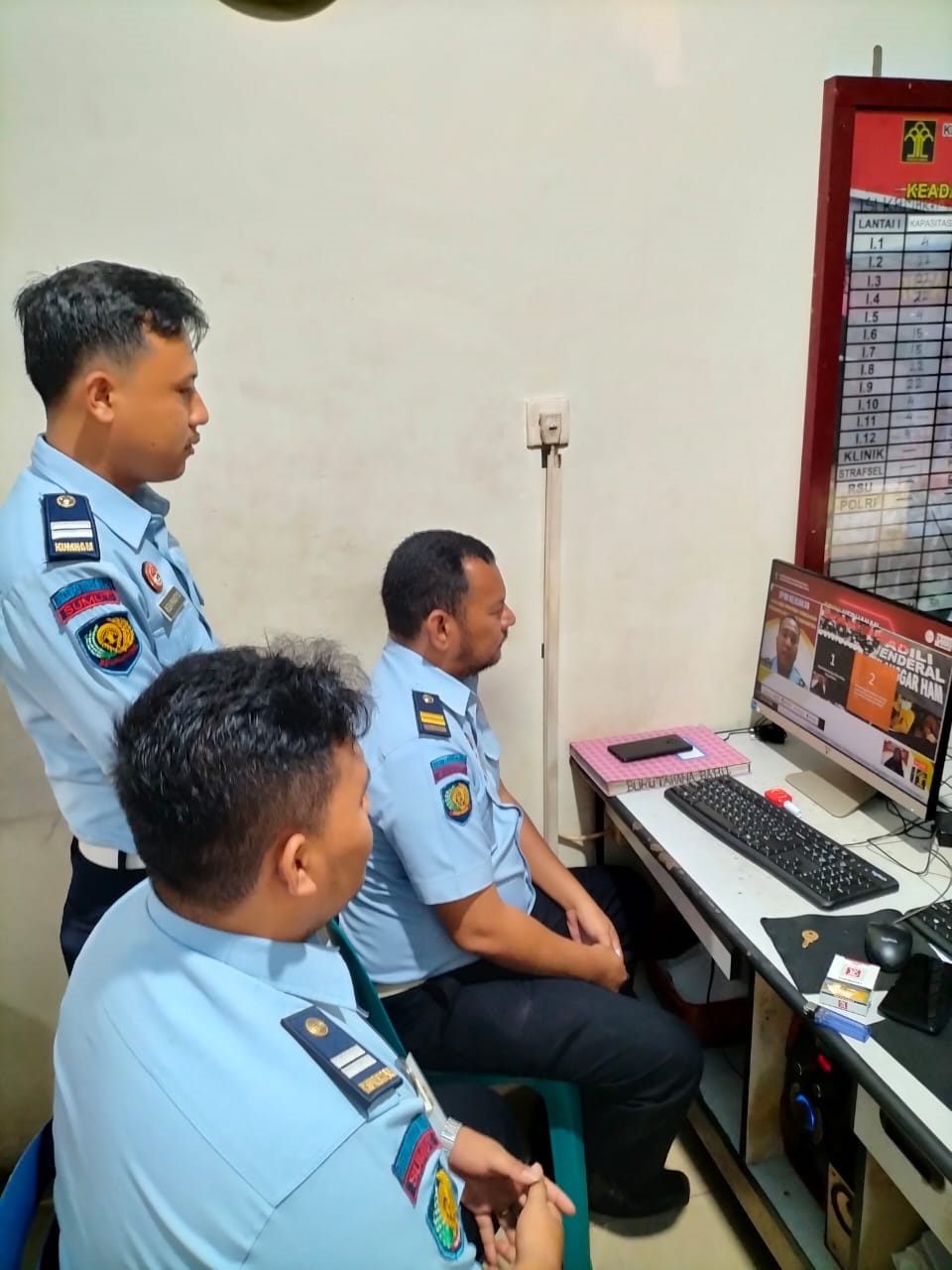 Melalui Virtual Zoom, Jajaran Staf Rutan Kelas I Labuhan Deli Ikuti Sosialisasi Opini Kebijakan Analisis Strategis Kebijakan Pengadilan HAM Di Indonesia