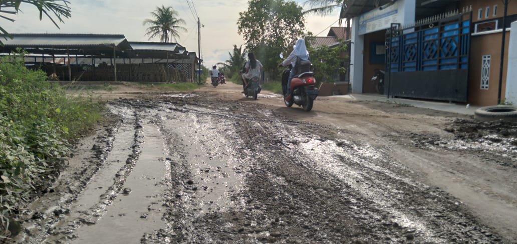 Jalan Desa Karang Anyar Sergai Kondisinya Sangat Memprihatinkan