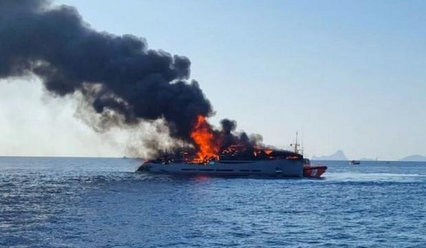 Kapal Nelayan Lucky Star Terbakar di Perairan Pulau Berhala Sergai