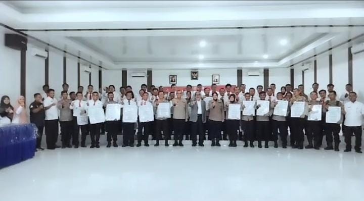 Arist Merdeka Sirait Komnas Perlindungan Anak Berikan Apresiasi Dan Piagam Penghargaan Melindungi Anak Bela Negara Kepada Polres Asahan