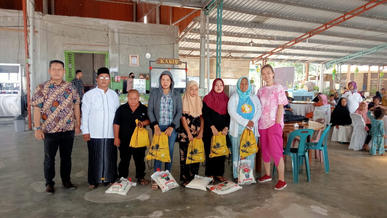 Objek Wisata Pantai Woong Rame Sergai Bagikan 50 Paket Sembako Kepada Kaum Dhuafa