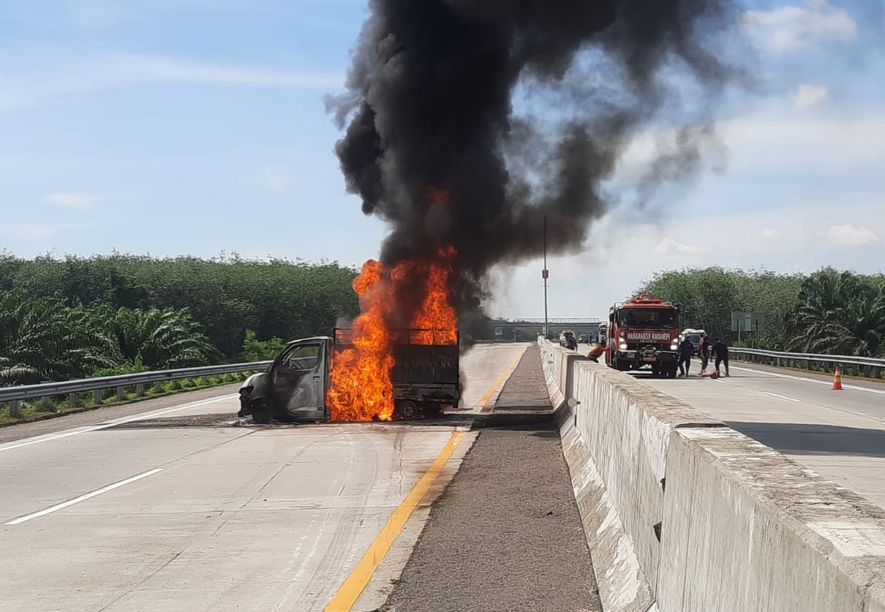 Satu Unit Mobil Pick Up Pengangkut Sembako Terbakar Di Ruas Tol Medan – Tebing Tinggi
