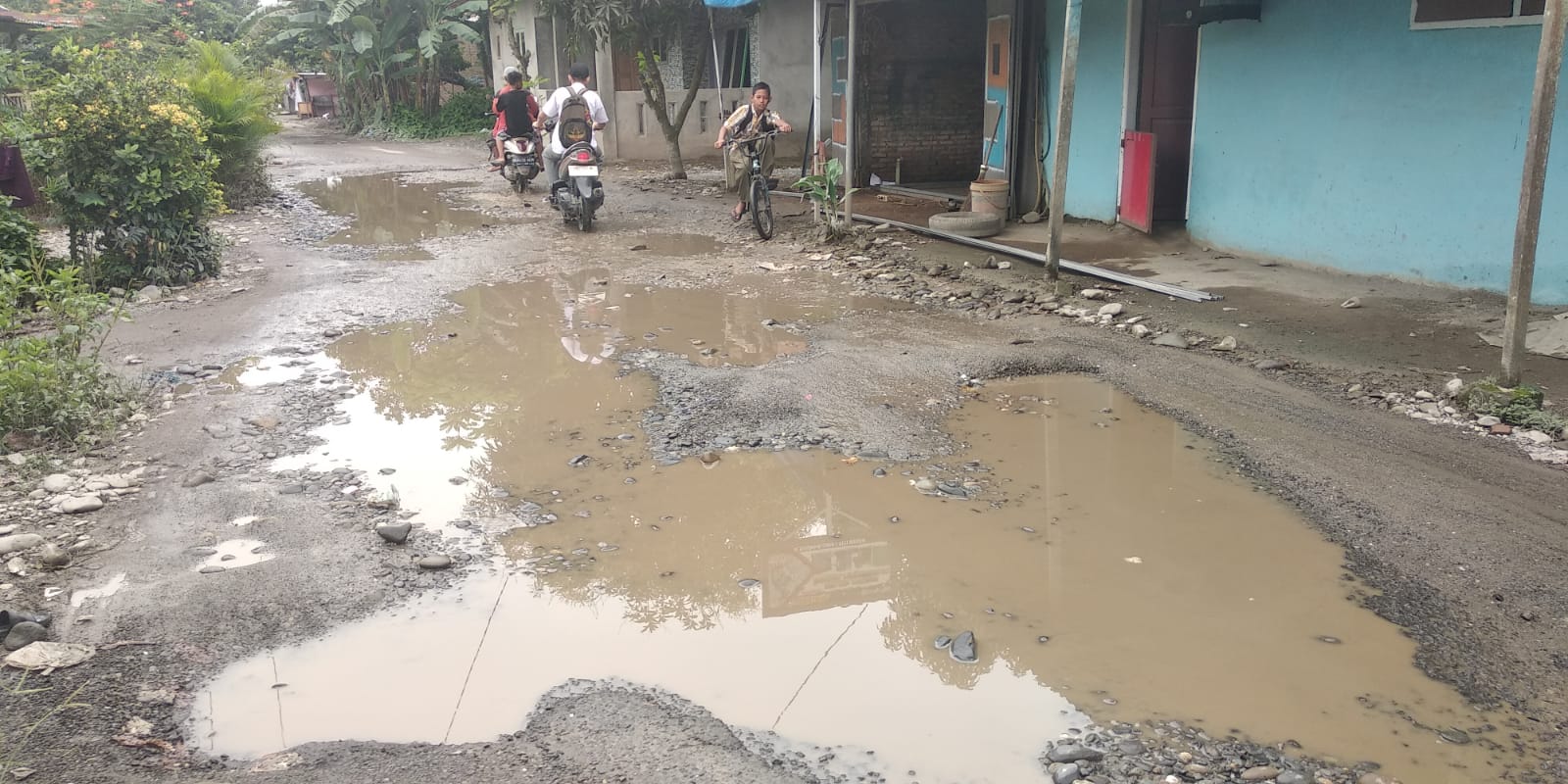 Akses Jalan Desa Klambir Lima Kampung Rusak Parah Perlu Perbaikan Pemerintah Deli Serdang