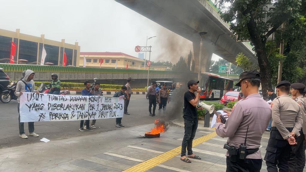 Unjuk Rasa Mahasiswa Desak Penegak Hukum Periksa dan Tangkap Dirut PLN