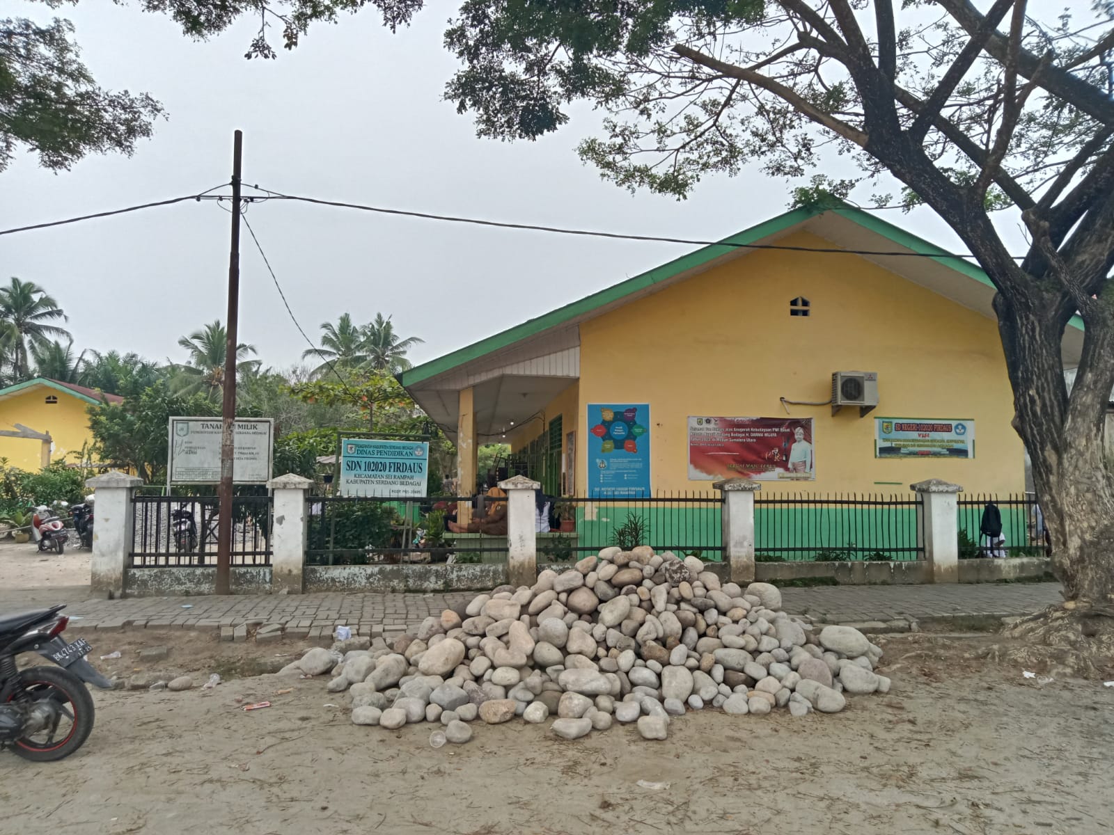 Pembangunan Gedung Sekolah SDN 102020 Firdaus, UU KIP Dianggap Momok yang Menakutkan