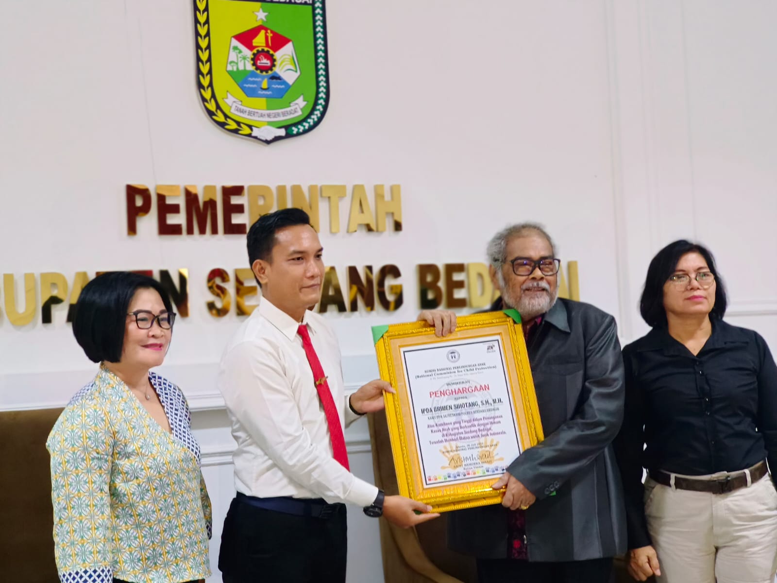 Peringatan HAN, Forkopimda Sergai terima penghargaan peduli Anak dari Komnas Perlindungan Anak