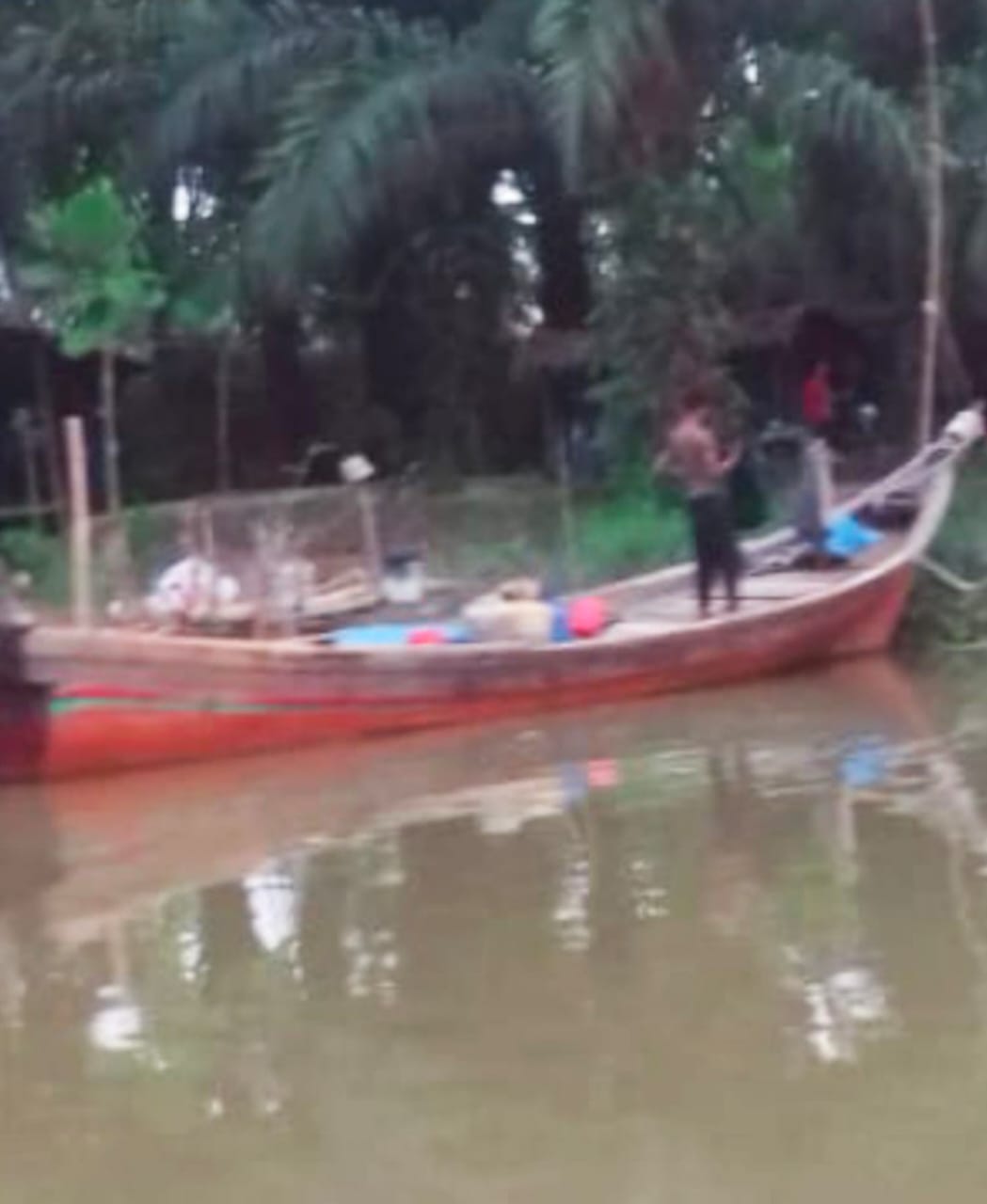 Kapal Pukat Trawl dan Tank Kerang Meresahkan Nelayan Sekala Kecil