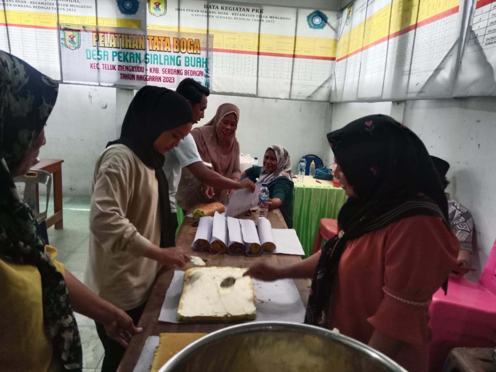 Pemdes Pekan Sialang Buah Adakan Pelatihan Membuat Kue Untuk Dorong Majukan Masyarakat