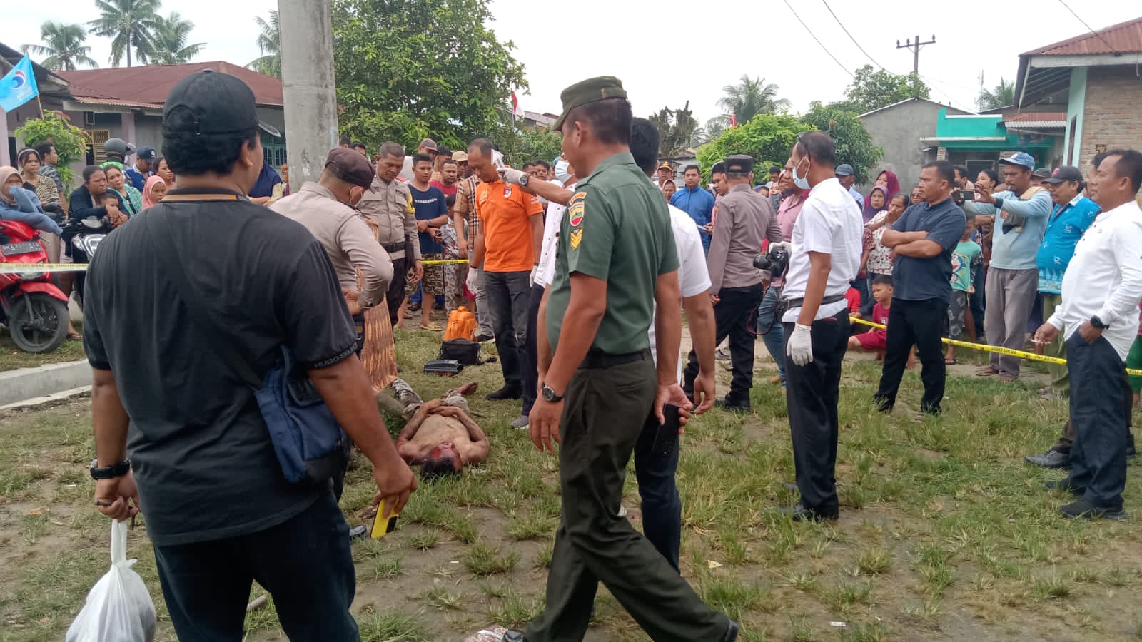 Ketahuan Maling Motor Diikat di Tiang Listrik Tewas di Hajar Massa