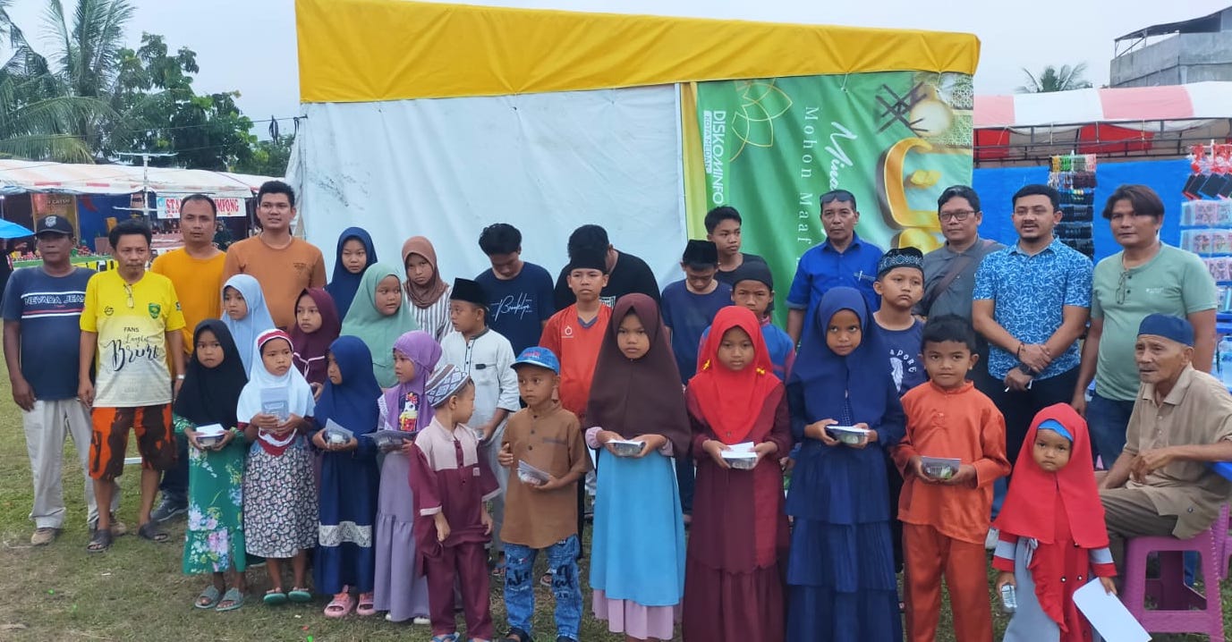 PAC PP Stabat dan Karnival Indonesia Indah Berikan Tali Asih kepada Anak Yatim Piatu