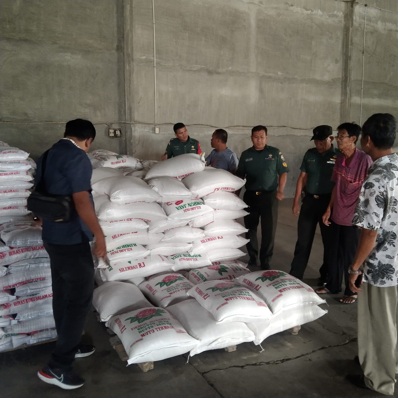 Viral Isu Ada Beras Plastik, Muspika Sei Rampah Giat Sidak Turun Langsung