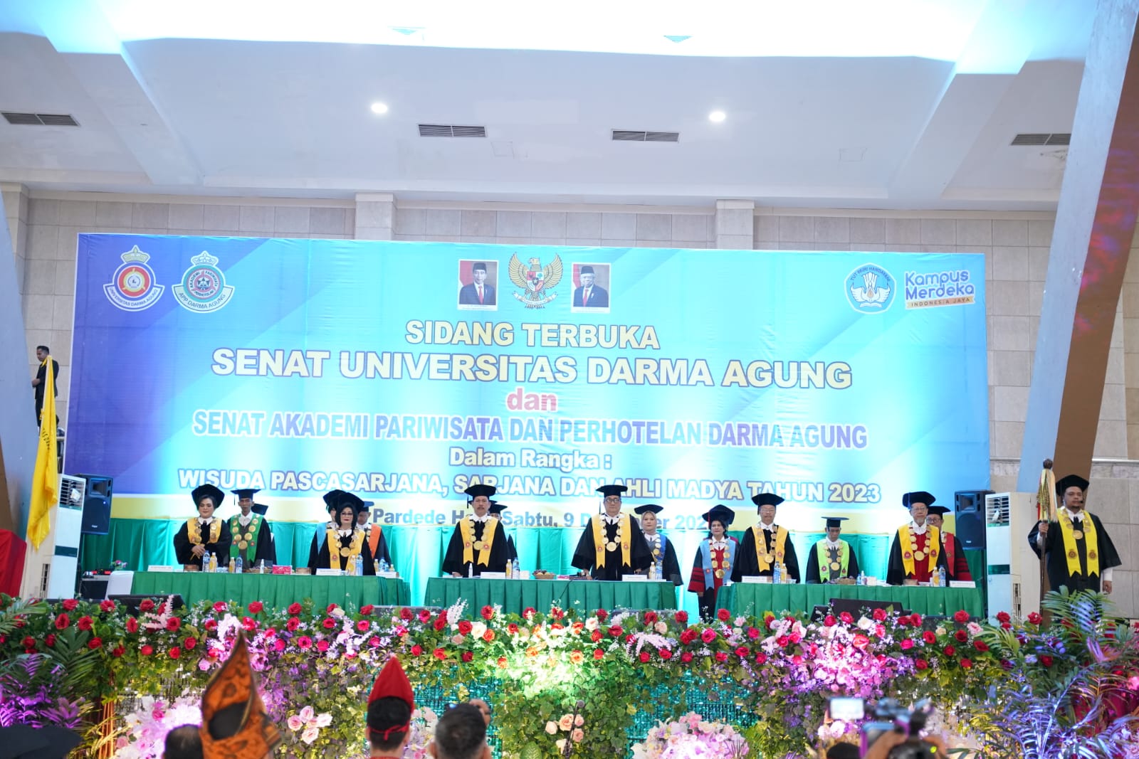 UDA dan APP Darma Agung Wisuda 1.153 Mahasiswa Pascasarjana, Sarjana dan Ahli Madya