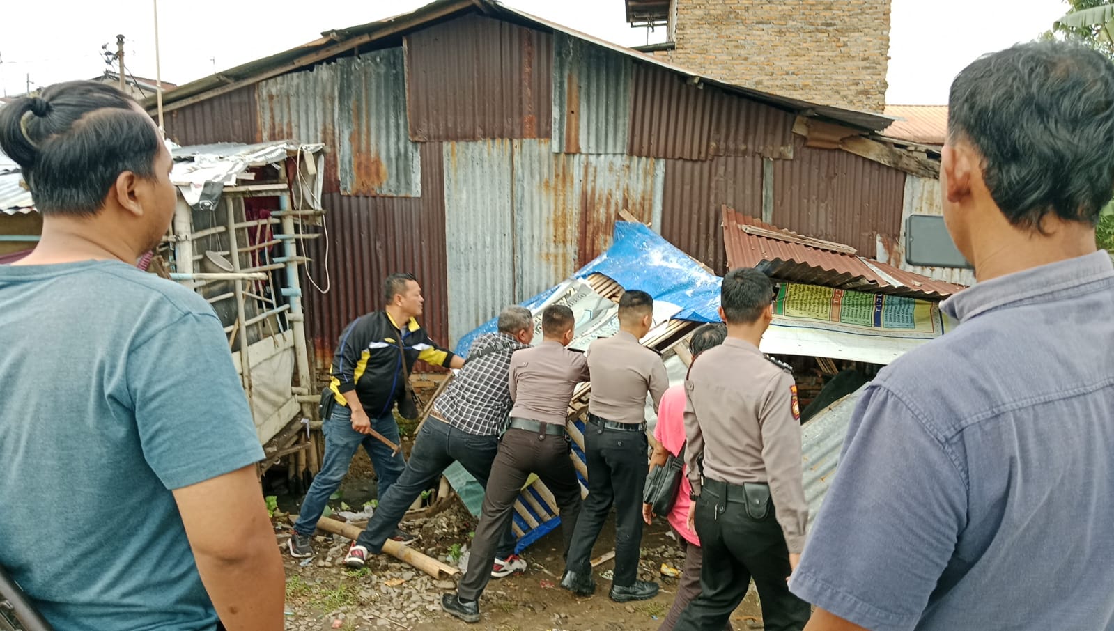 Polsek Percut Seituan Kembali Gerebek Dan Robohkan Pondok Pondok Narkoba