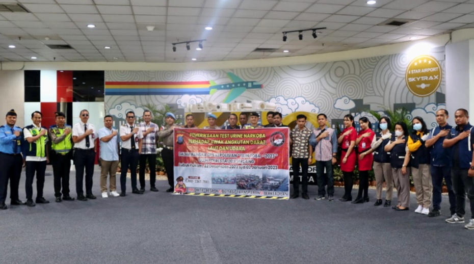 Ops Lilin Toba 2023 Polresta Deli Serdang Gelar Tes Urin Terhadap Awak Maskapai Penerbangan dan Masinis di Bandara KNIA