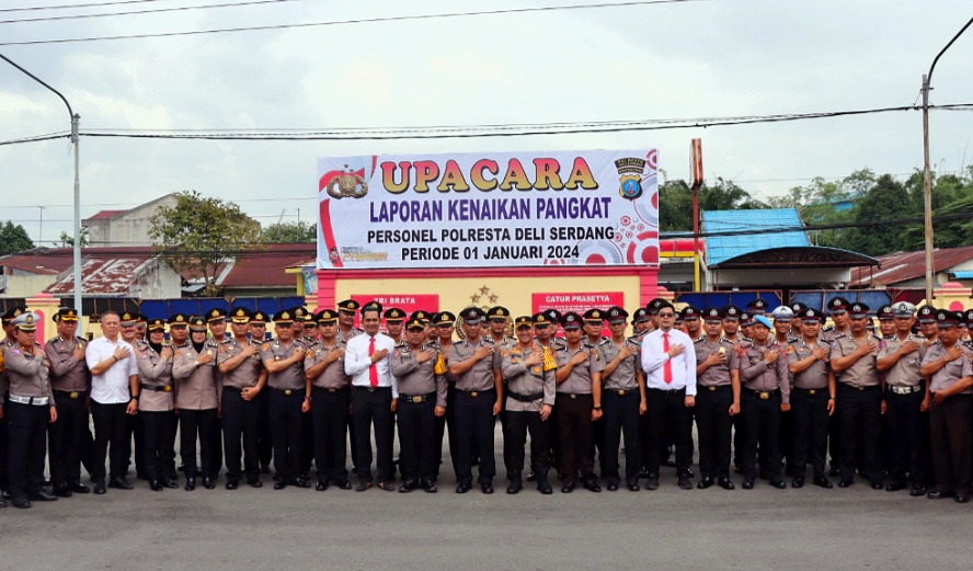 Kapolresta Deli Serdang Pimpin Upacara Kenaikan Pangkat Personil Polresta Deli Serdang