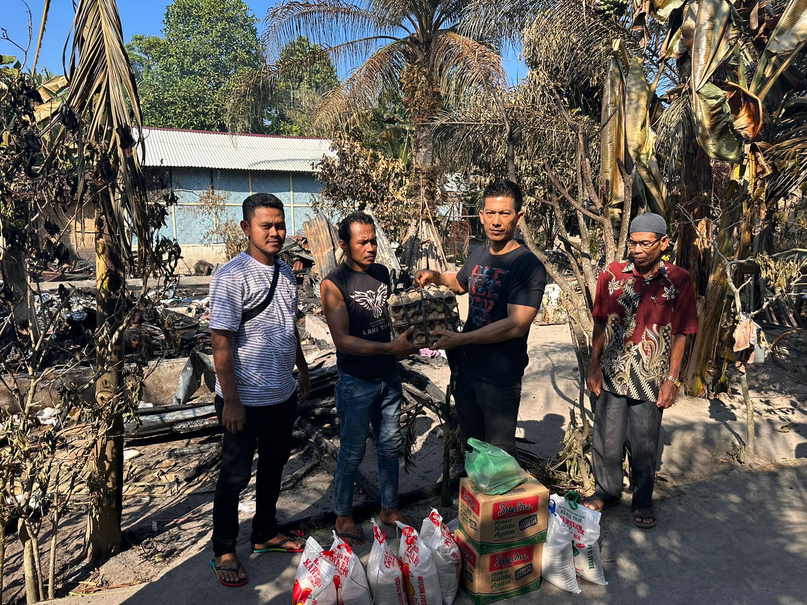 Sat Narkoba Polres Sergai Bantu Korban Kebakaran di Bogak Besar