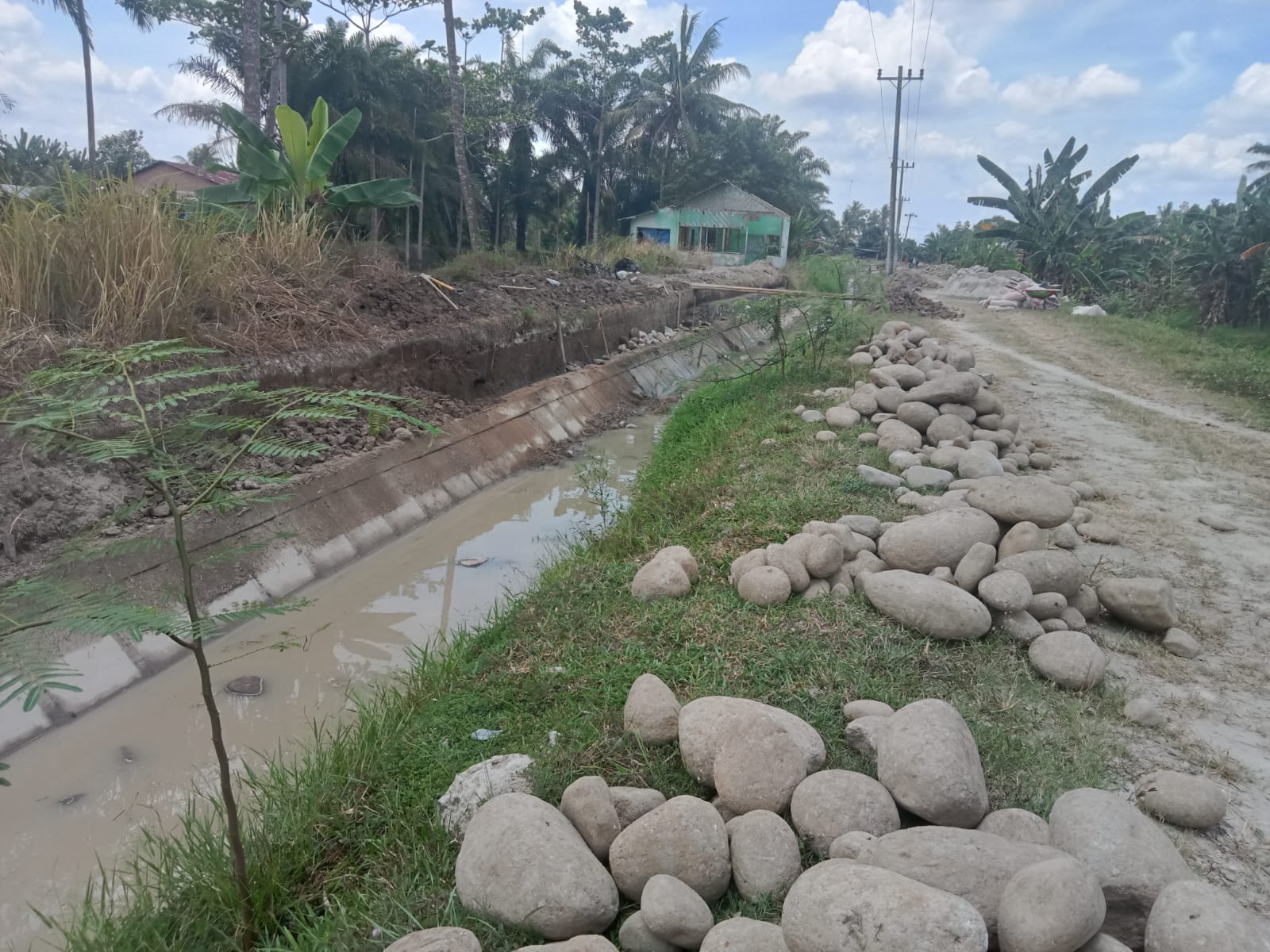 Proyek Pembangunan Parapet di Desa Sei Buluh Diduga Dikerjakan Asal Jadi