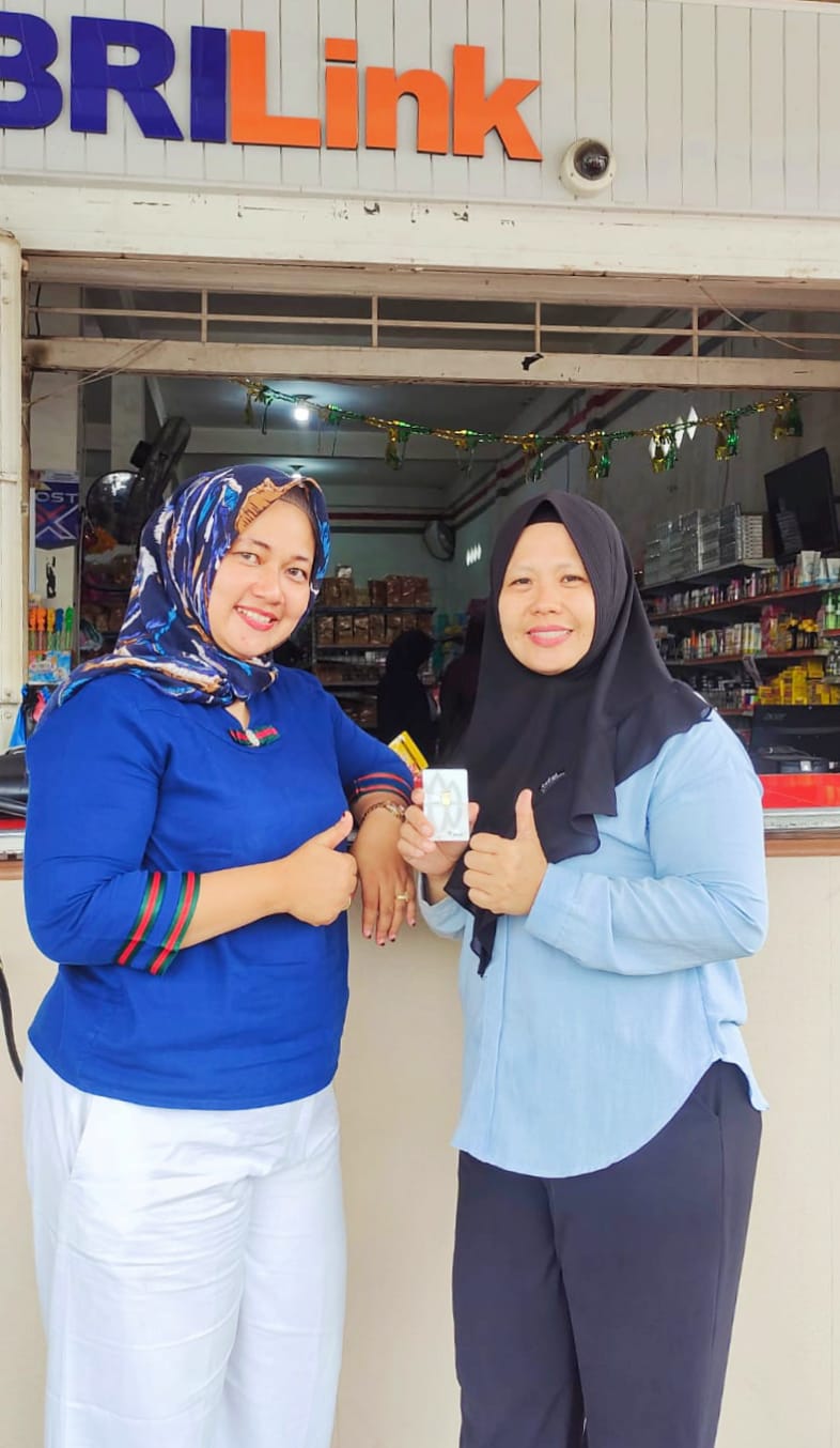 BRI Kisaran Serahkan Hadiah Emas Antam Kepada Pemenang Program Racing FBI Agen BRILink